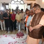 गणेश जोशी ने शोक संतप्त परिजनों से मिलकर बंधाया ढांढस