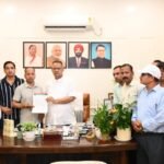 गणेश जोशी के समक्ष जैविक परिषद कर्मचारियों ने उठाए मानदेय के मुद्दे